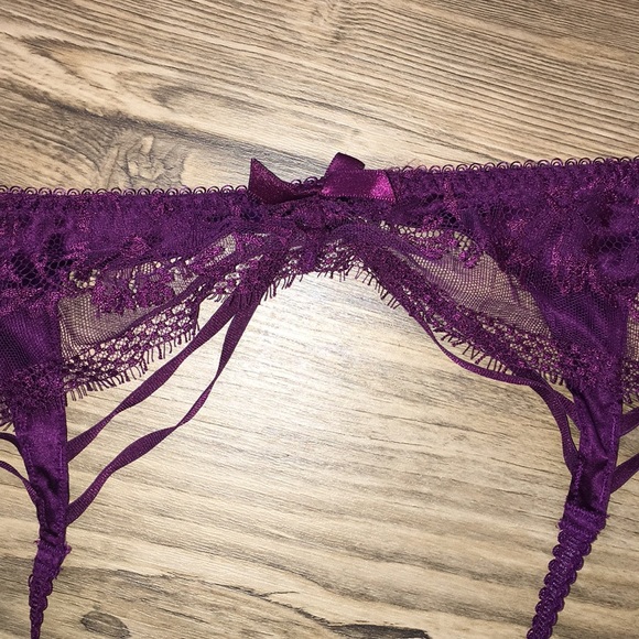Agent provocateur never worn Garter belt -magenta - Picture 2 of 3